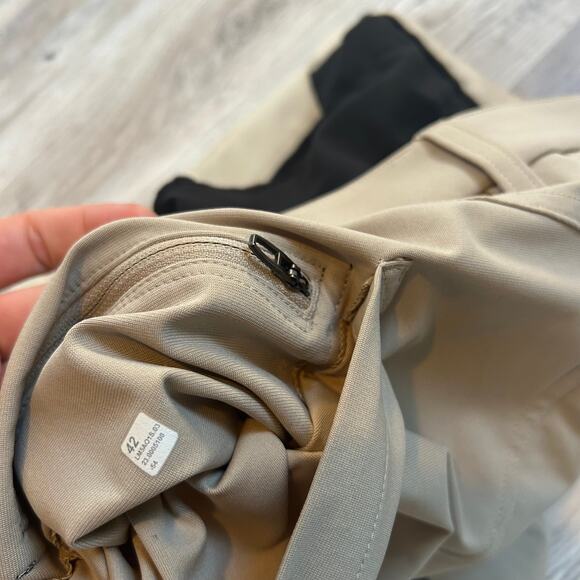Lululemon ABC Pants 42 Beige Stretch Classic Chino Trousers Travel Work - Picture 2 of 9
